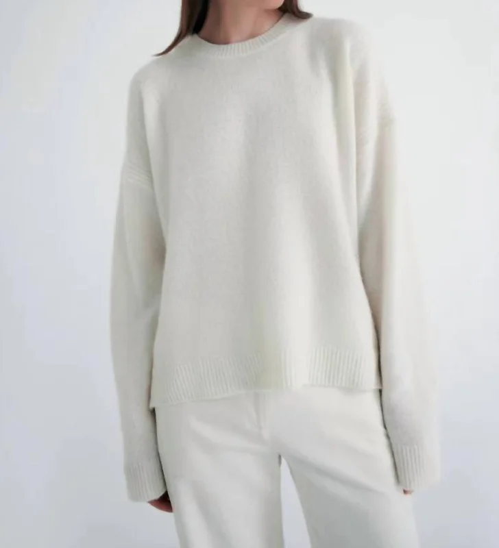 Girl Crew Aka Jill Sweater In Ivory