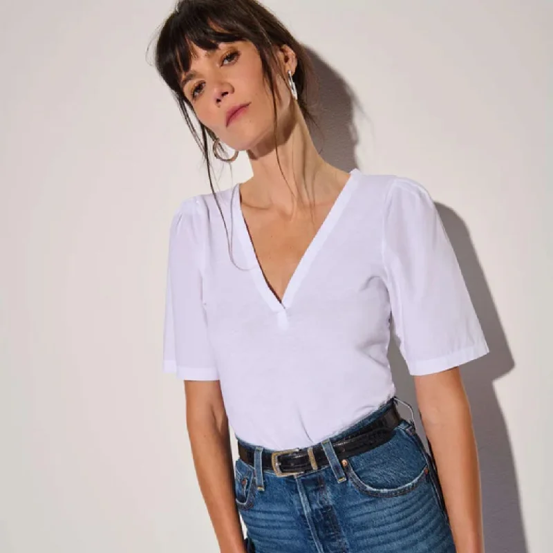 Joelene V-Neck Short Sleeve Top (Optic White)